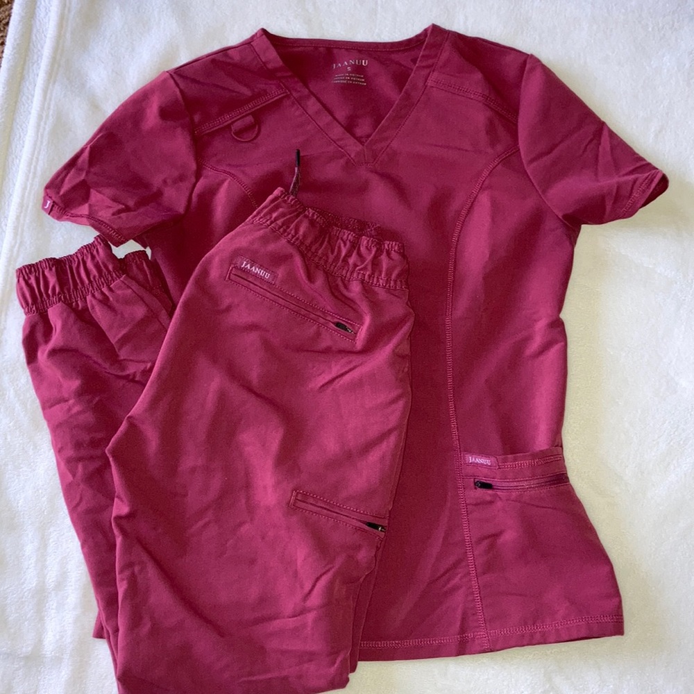 Scrub set